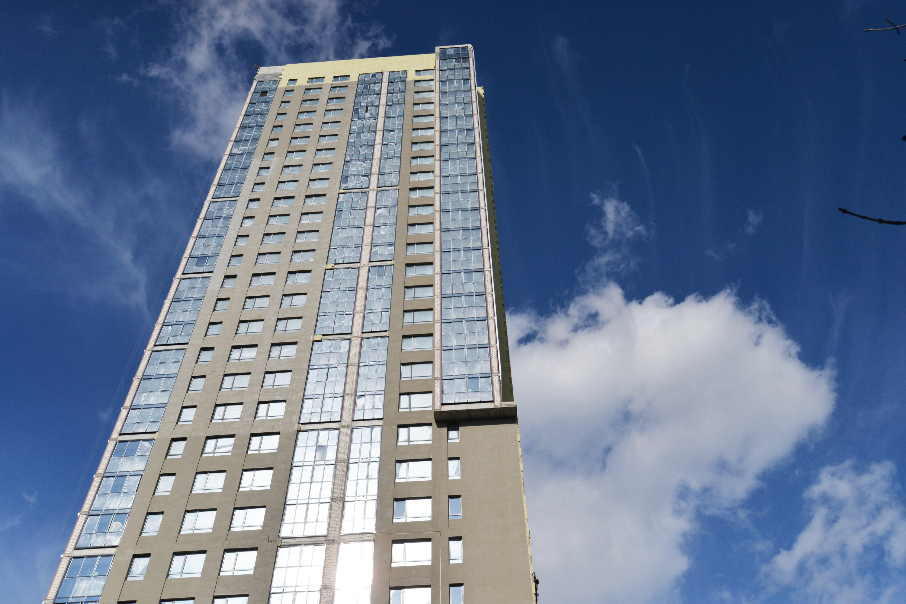 Repin Towers — уникальная высотка с круглыми окнами и продуманными планировками на ВИЗе. До конца апреля — беспроцентная рассрочка при взносе от 20% стоимости