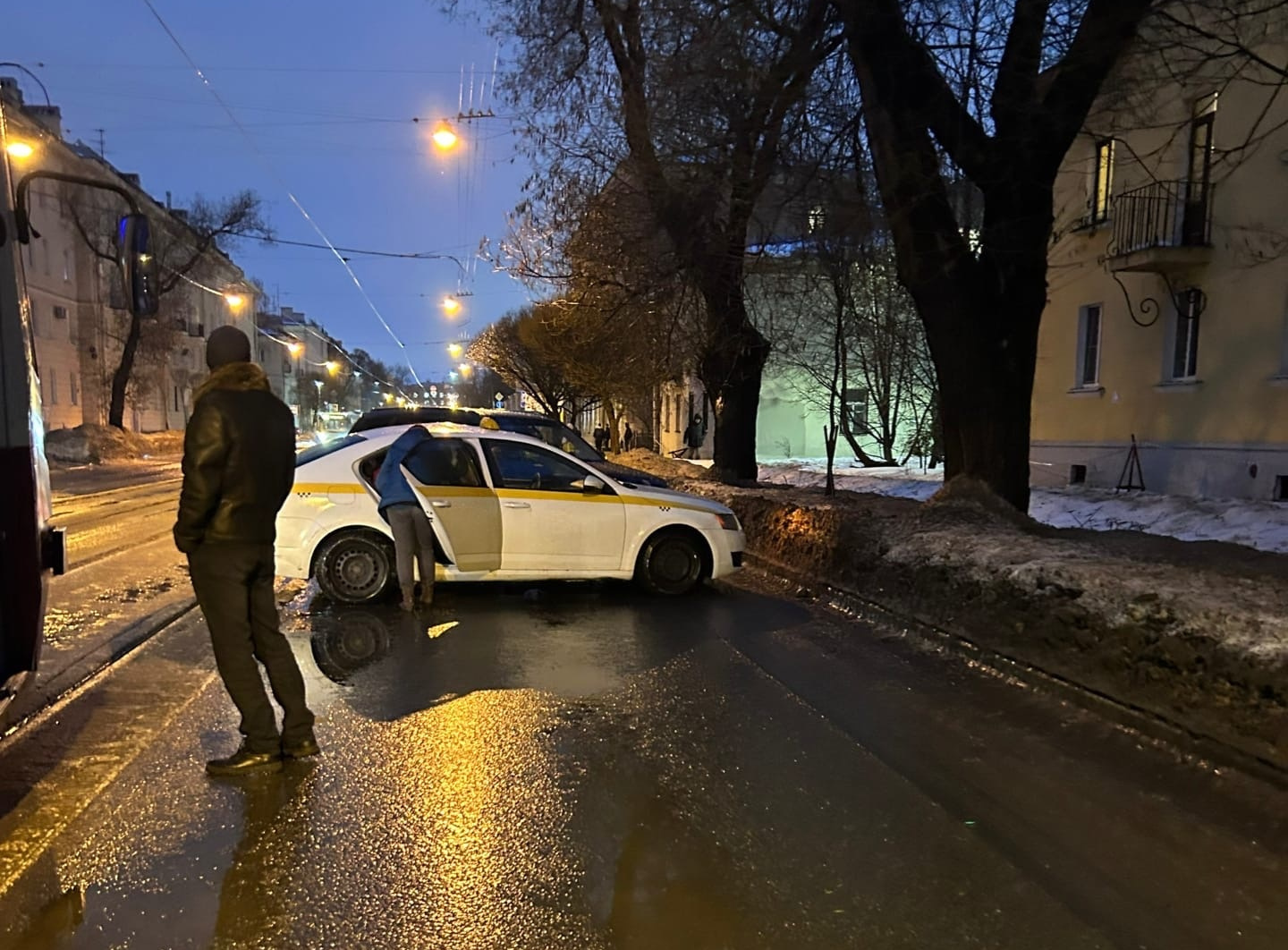 На Маршала Жукова в ДТП попали три автобуса за утро, а на Савушкина  остановили трамваи | 25.01.2024 | Санкт-Петербург - БезФормата