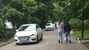 В Ростове два десятка машин прокатились по тротуару на Пушкинской, объезжая пробку