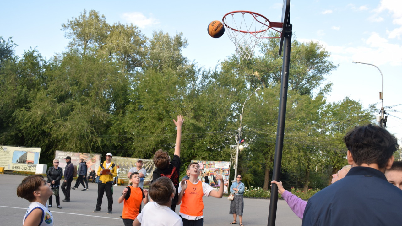 «Бросил клич по соцсетям и родительским чатам»: волжанин начал возрождать уличный баскетбол и организовал турнир между дворами