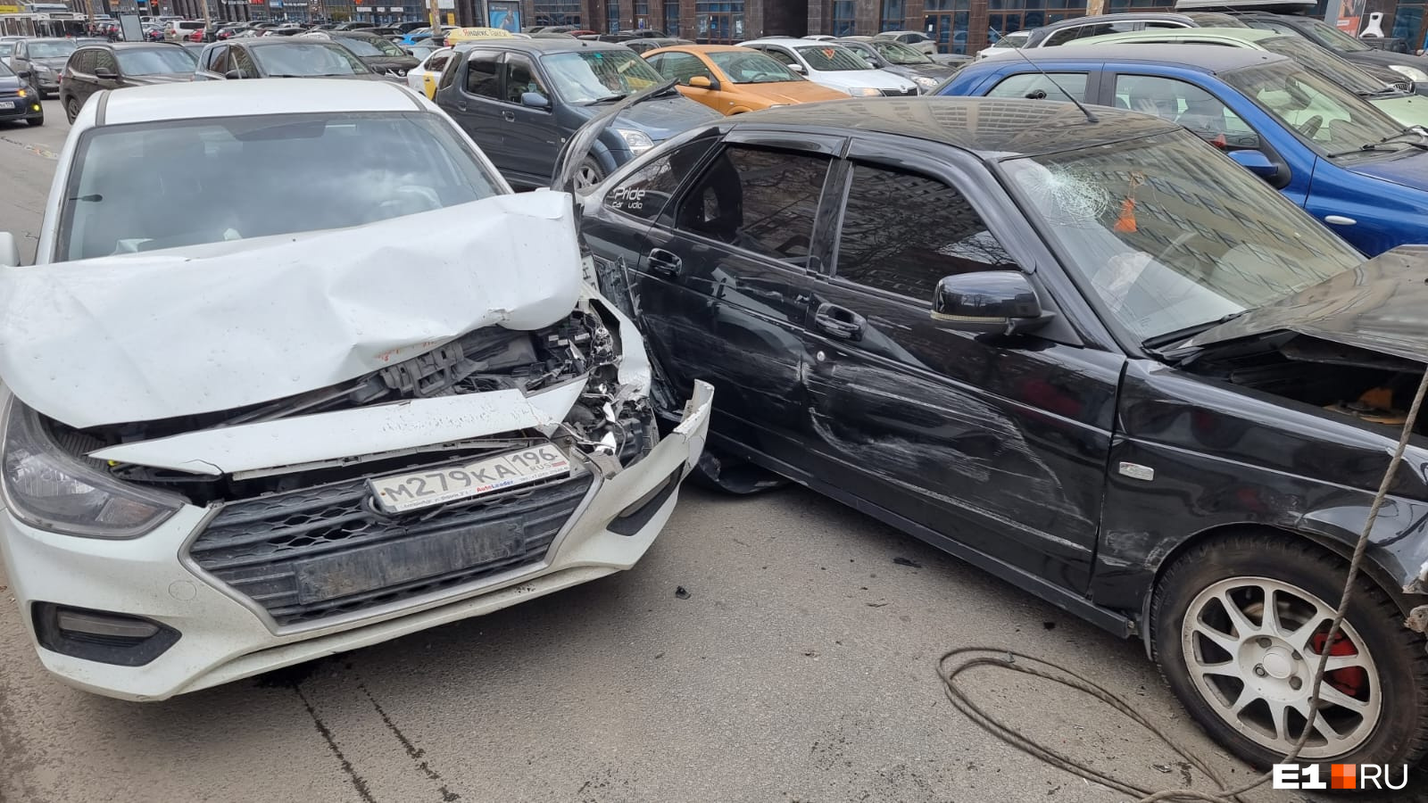В аварии пострадала водитель Hyundai