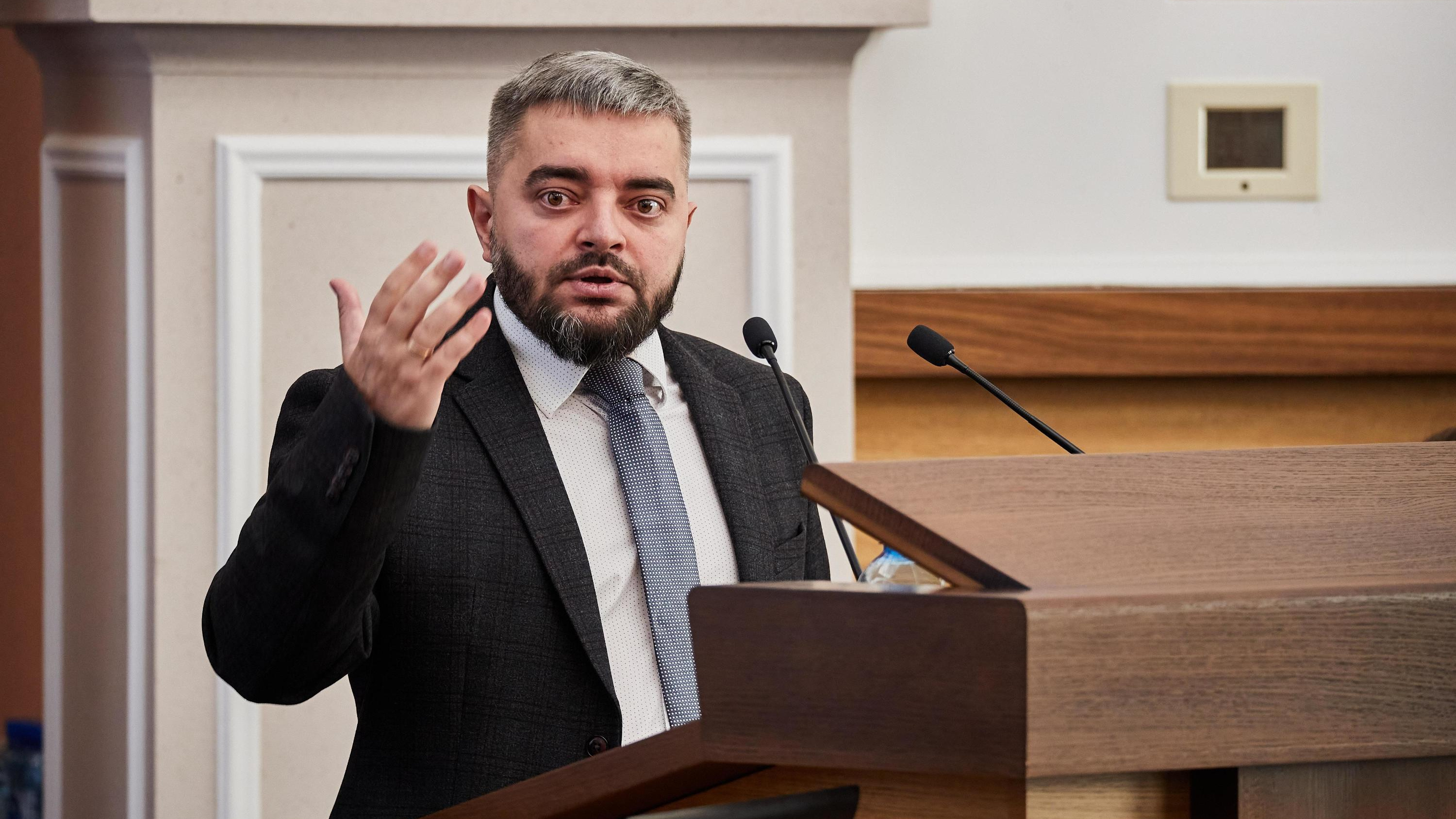 Гонялся за уткой и отрезвлял мэра: чем прославился задержанный за взятку экс-депутат Кузбасса Украинцев