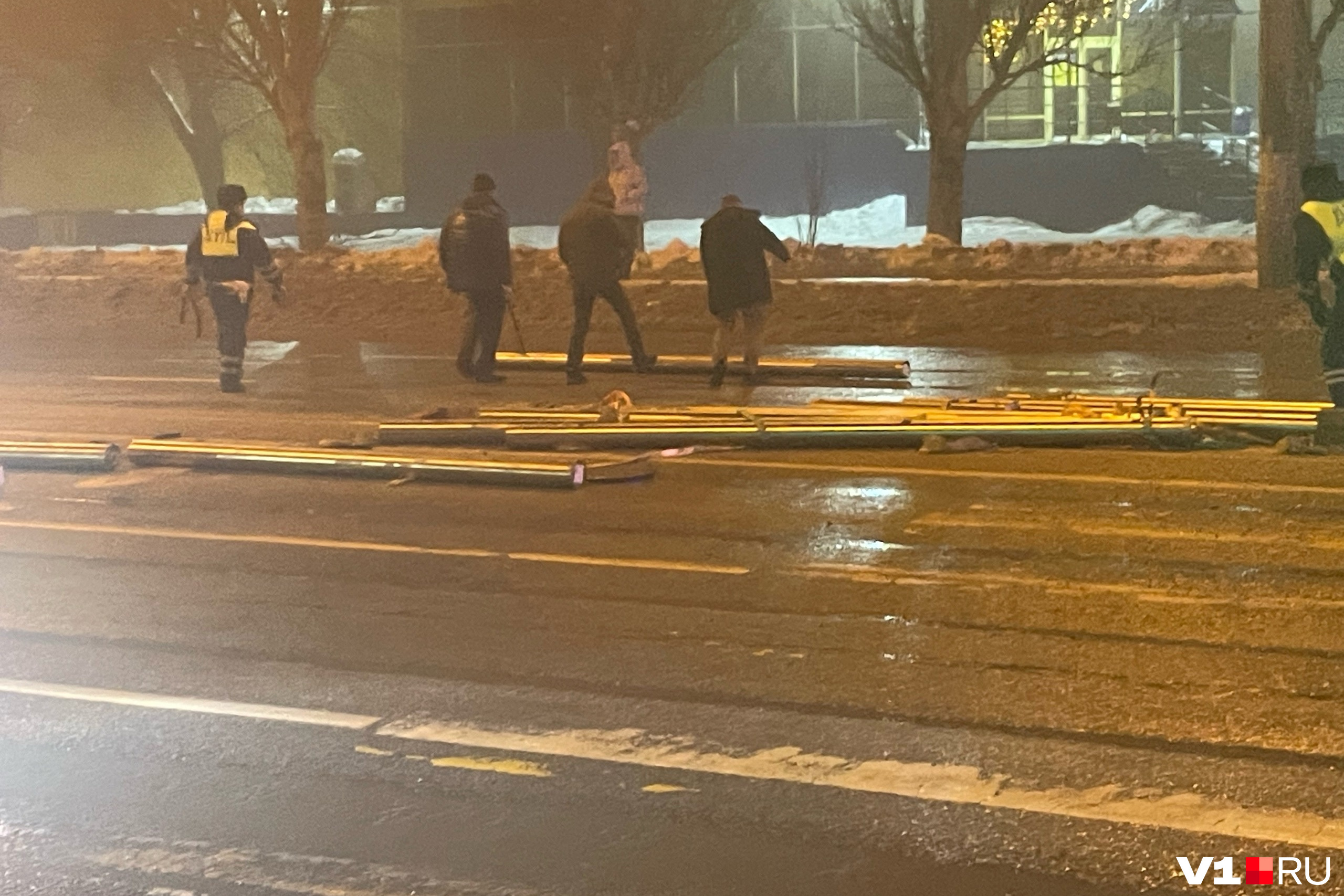 Котенок с компьютером. Васька приколы. Сижу сейчас. Запомните этот твит. Котик за компьютером.