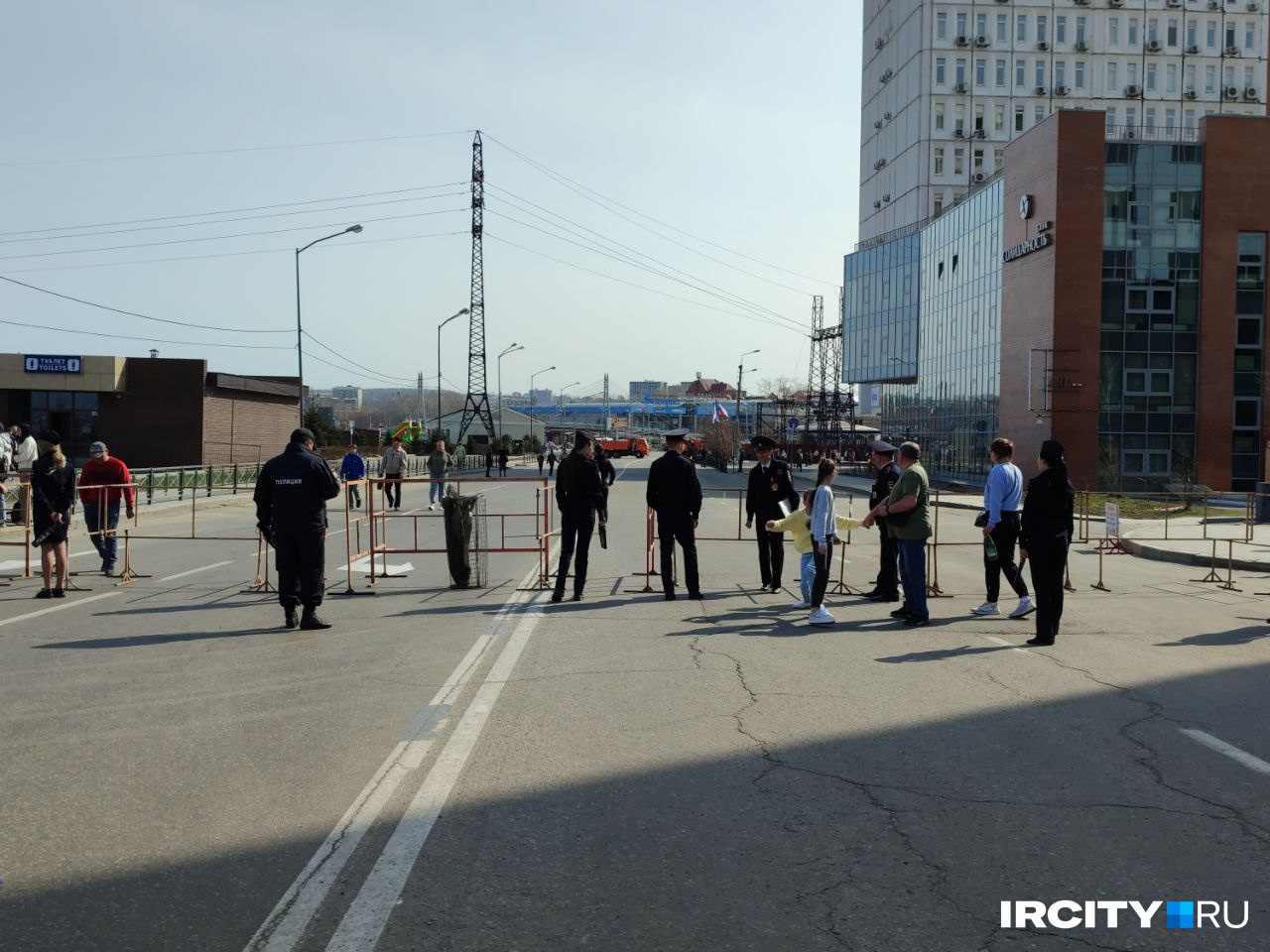 Заграждения для пешеходов на Нижней набережной Заграждения для пешеходов на Нижней набережной