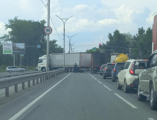 Новосибирцы встали в 5-километровую пробку на Бердском шоссе — что произошло