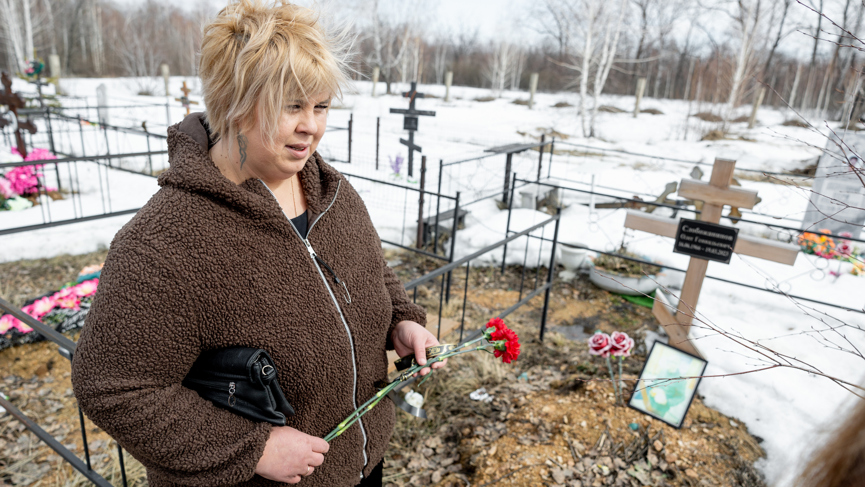 «Чтоб ребенок не искал могилу матери под общим номерком»: как продавец хоронит бездомных в Челябинске