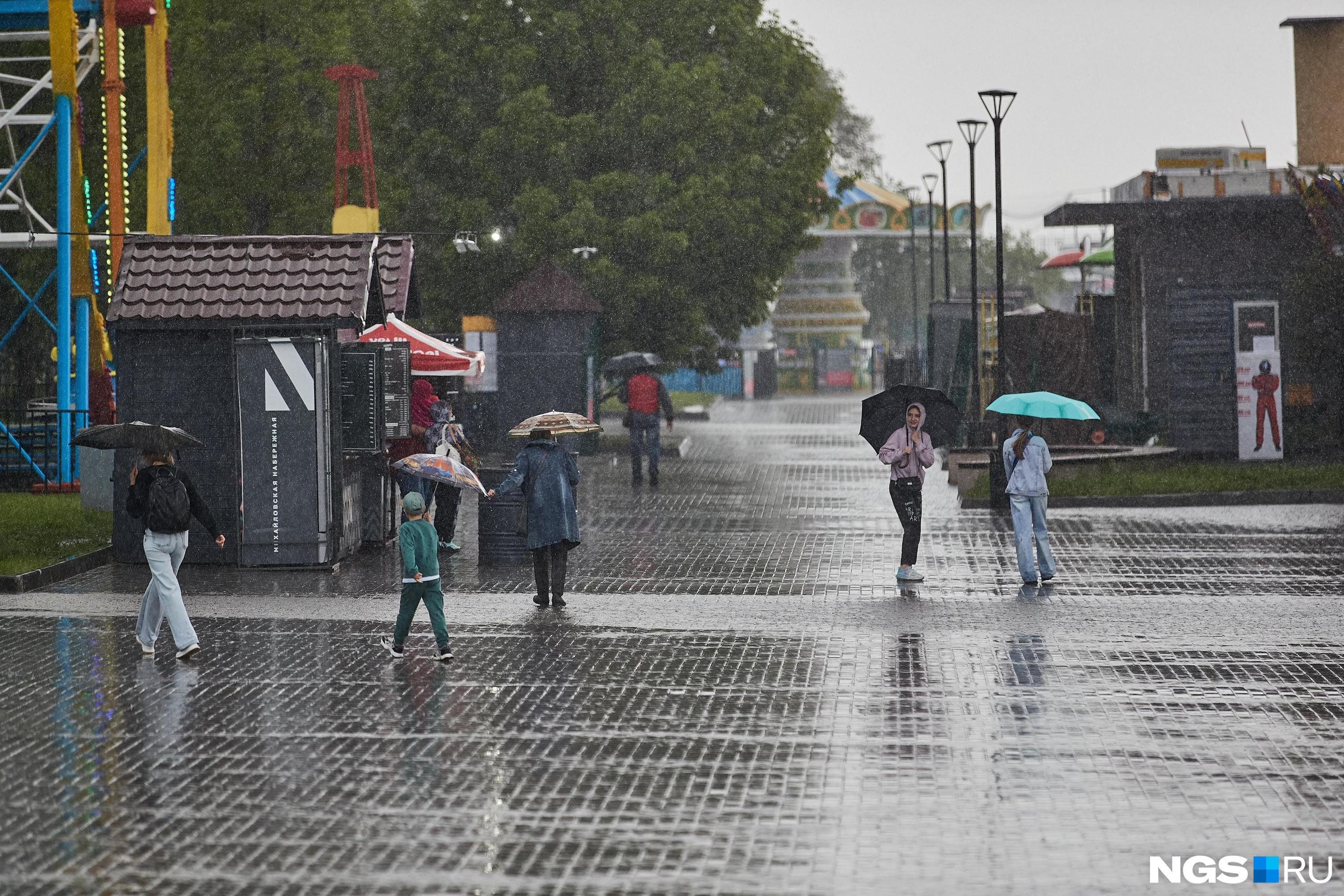 Перепады в 25 градусов и 12 дней дождей: какой будет погода в Новосибирске в августе — изучаем прогнозы