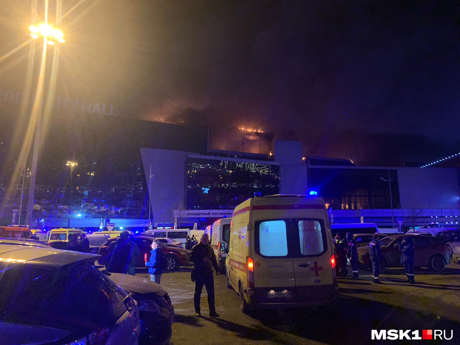 К месту слетаются вертолеты. В Crocus City Hall после стрельбы произошел взрыв: онлайн-репортаж