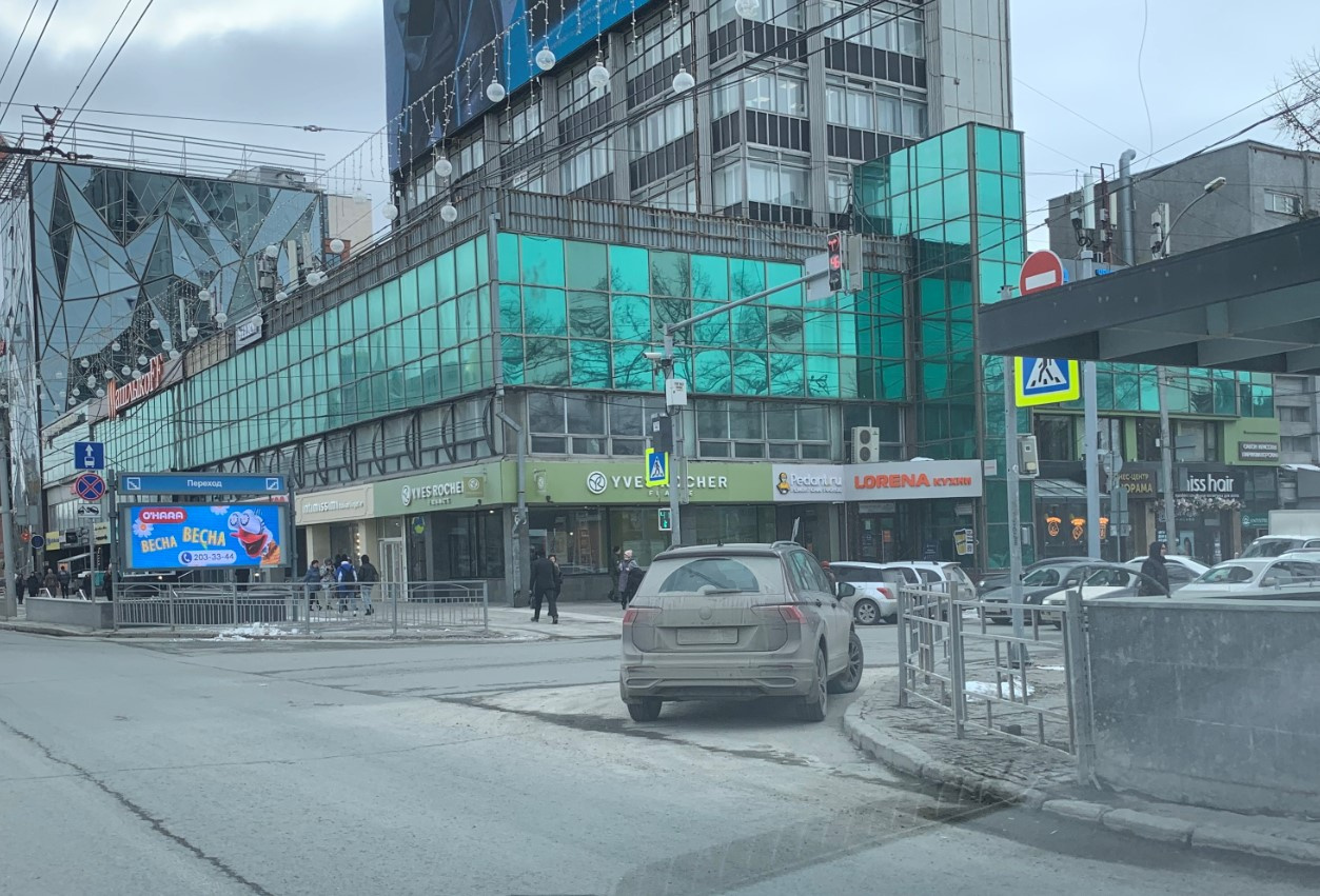 Парковка на перекрестке Парковка на перекрестке