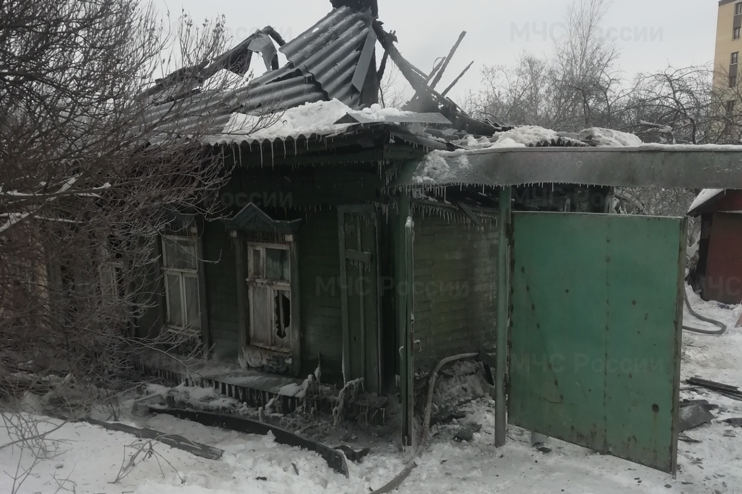 В Ярославле при пожаре в частном доме погиб мужчина | 13.01.2024 | Ярославль  - БезФормата