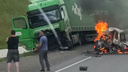 «От "Жигули" ничего не осталось»: на трассе в Кемеровской области произошло страшное ДТП с фурой