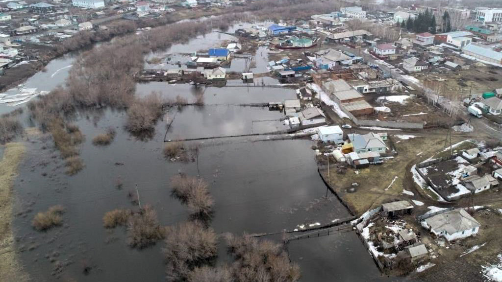 Под воду ушли целые поселки — взгляните, как паводки затопили 36 регионов России