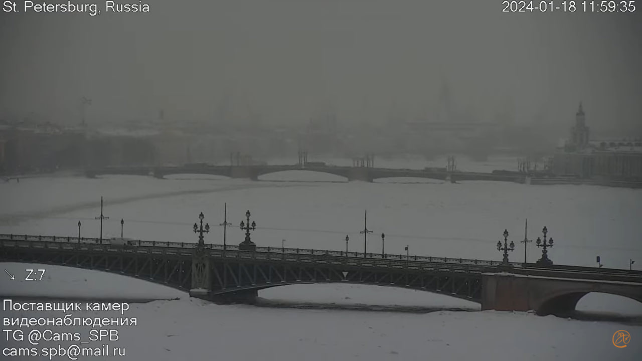 Кадр супервидовой веб-камеры. Петербург около полудня