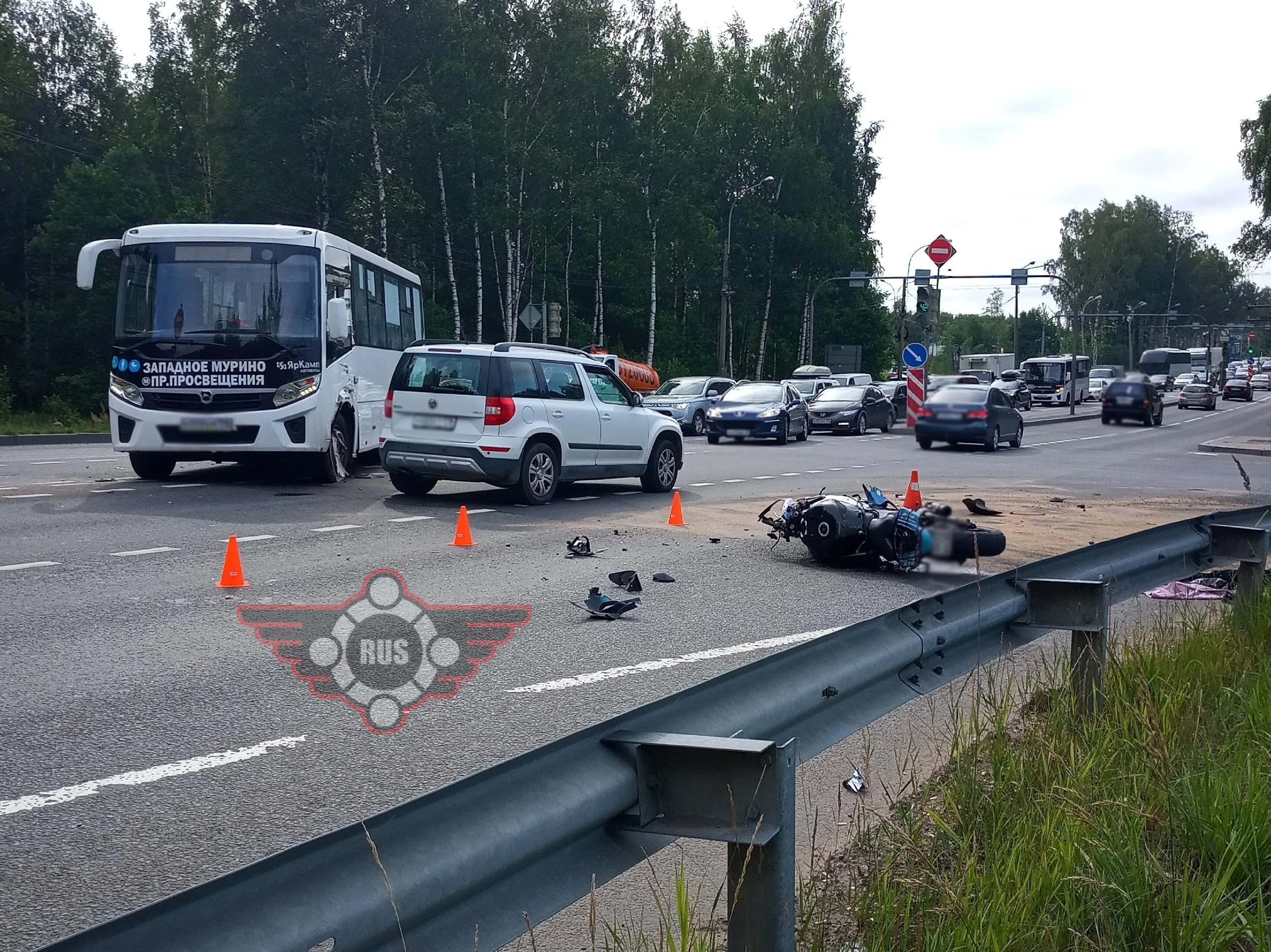 Мотоциклист погиб в ДТП с автобусом на Выборгском шоссе в Петербурге - 15  июля 2023 - ФОНТАНКА.ру