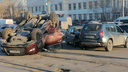 На проспекте Ленина столкнулись три машины, одна из них перевернулась
