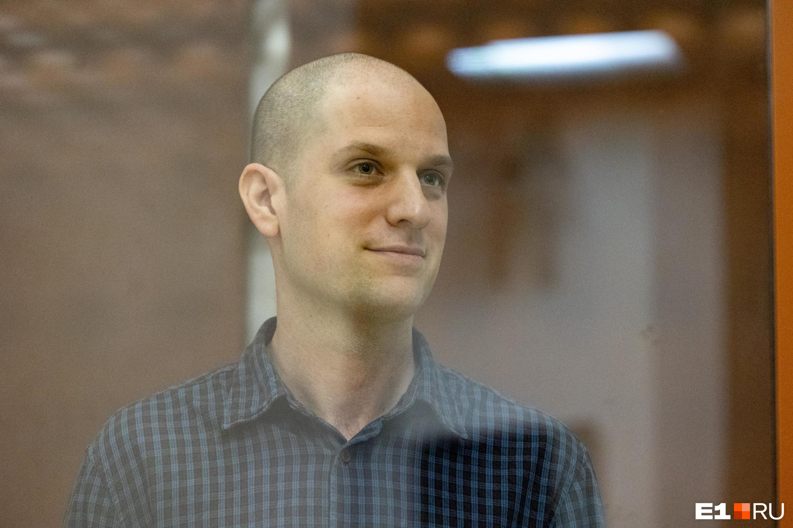 Суд в Екатеринбурге отправил за решетку американского журналиста, обвиненного в шпионаже