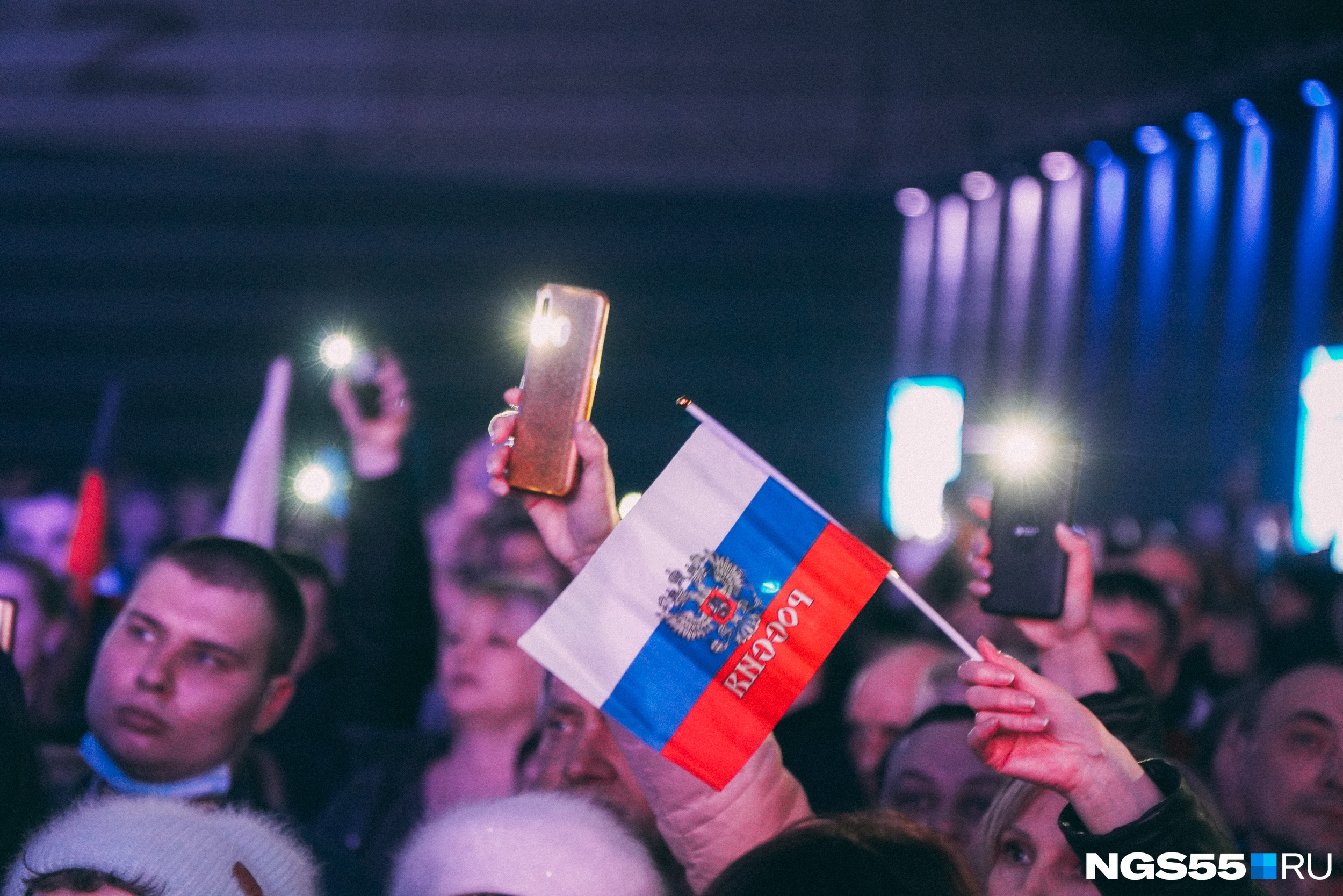 Под одну из песен манеж засветился огнями Под одну из песен манеж засветился огнями