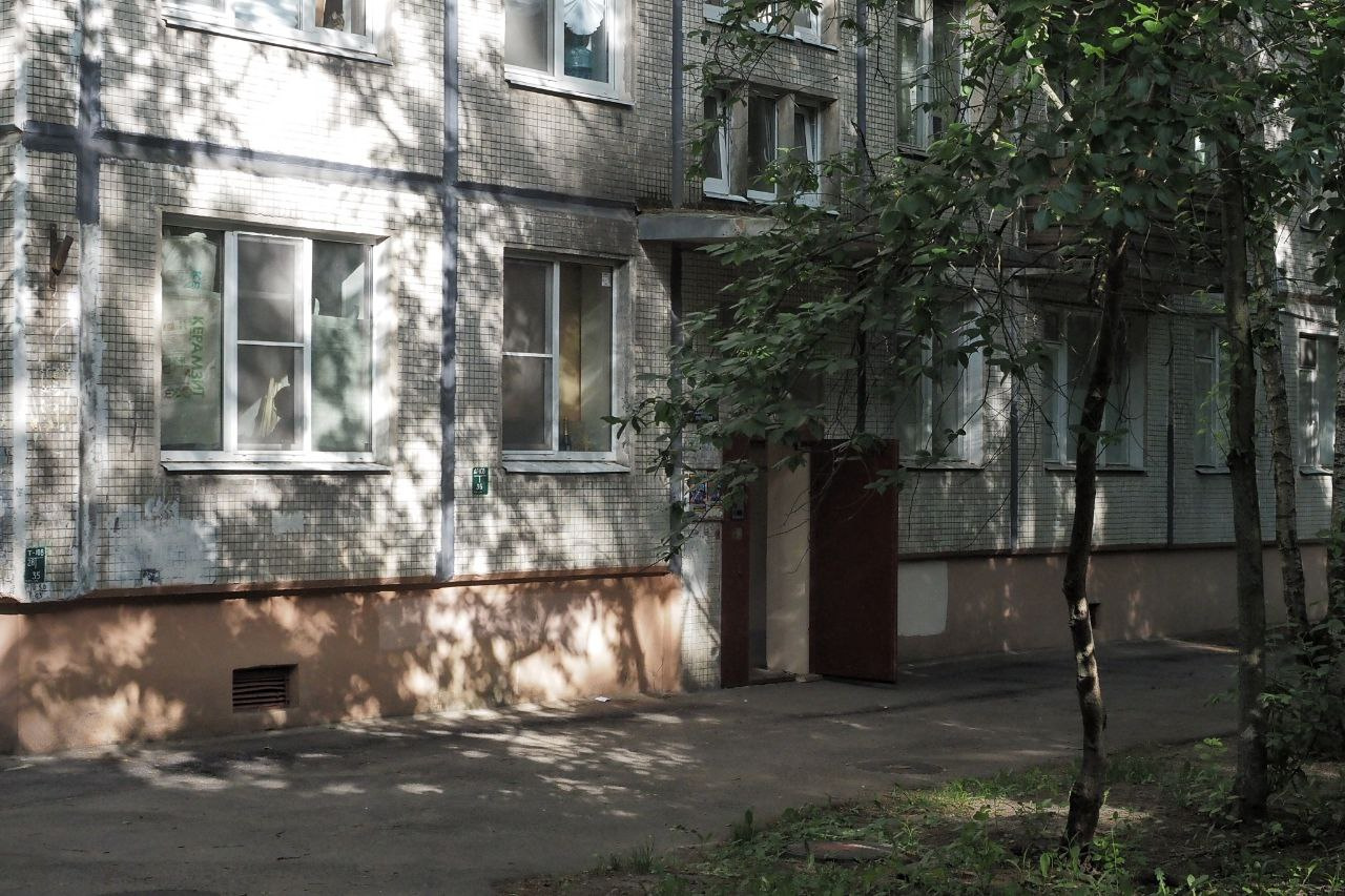 «Голосовали даже мертвые». В Петербурге десятки домов судятся с УК