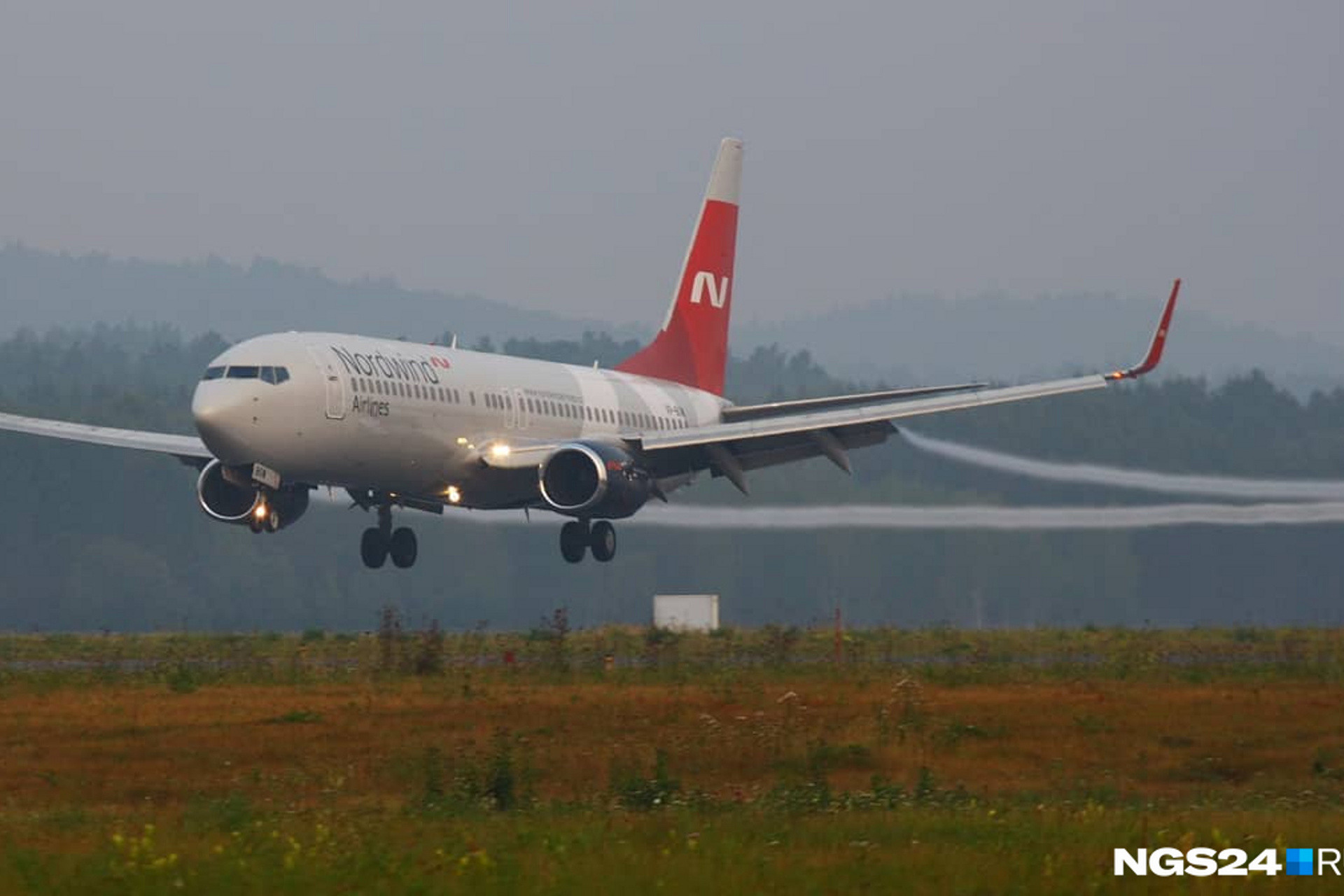 Южный ветер авиакомпания рейсы. Боинг 737 Nordwind. Самолёт Норд Винд Боинг 737. Boeing 737 Северный ветер. Nordwind Airlines Боинг 737-800.