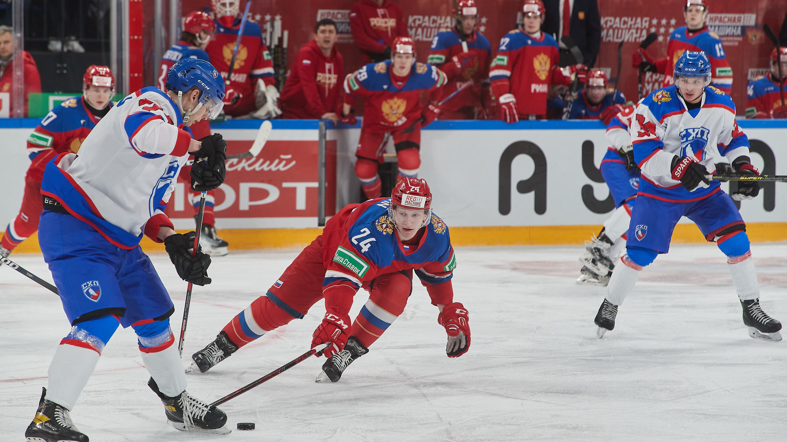 Молодежная сборная России по хоккею с победы стартовала на Кубке Будущего в Новосибирске — фоторепортаж