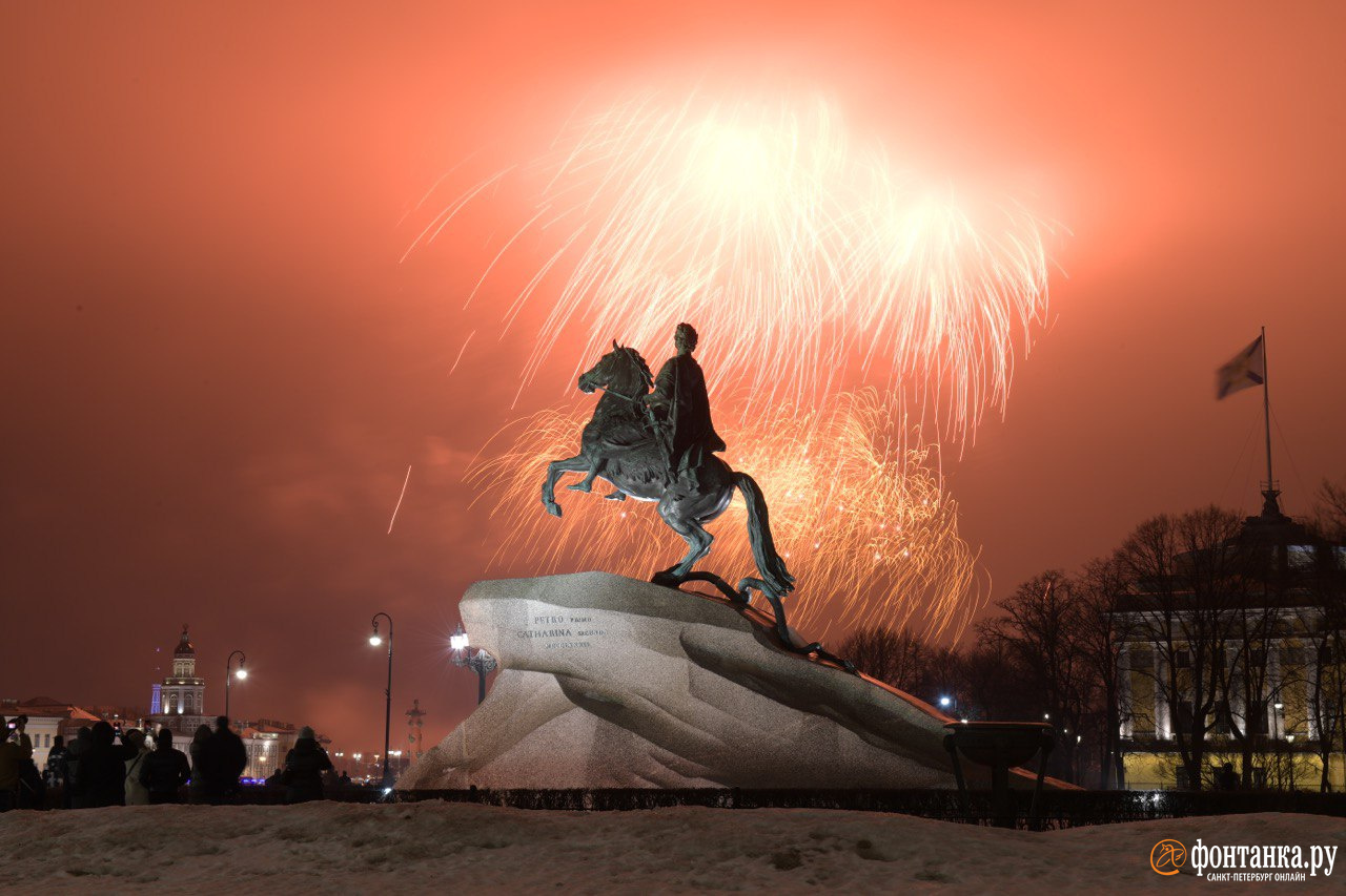 В Петербурге прогремел салют в честь защитников Отечества - 23 февраля 2024  - ФОНТАНКА.ру