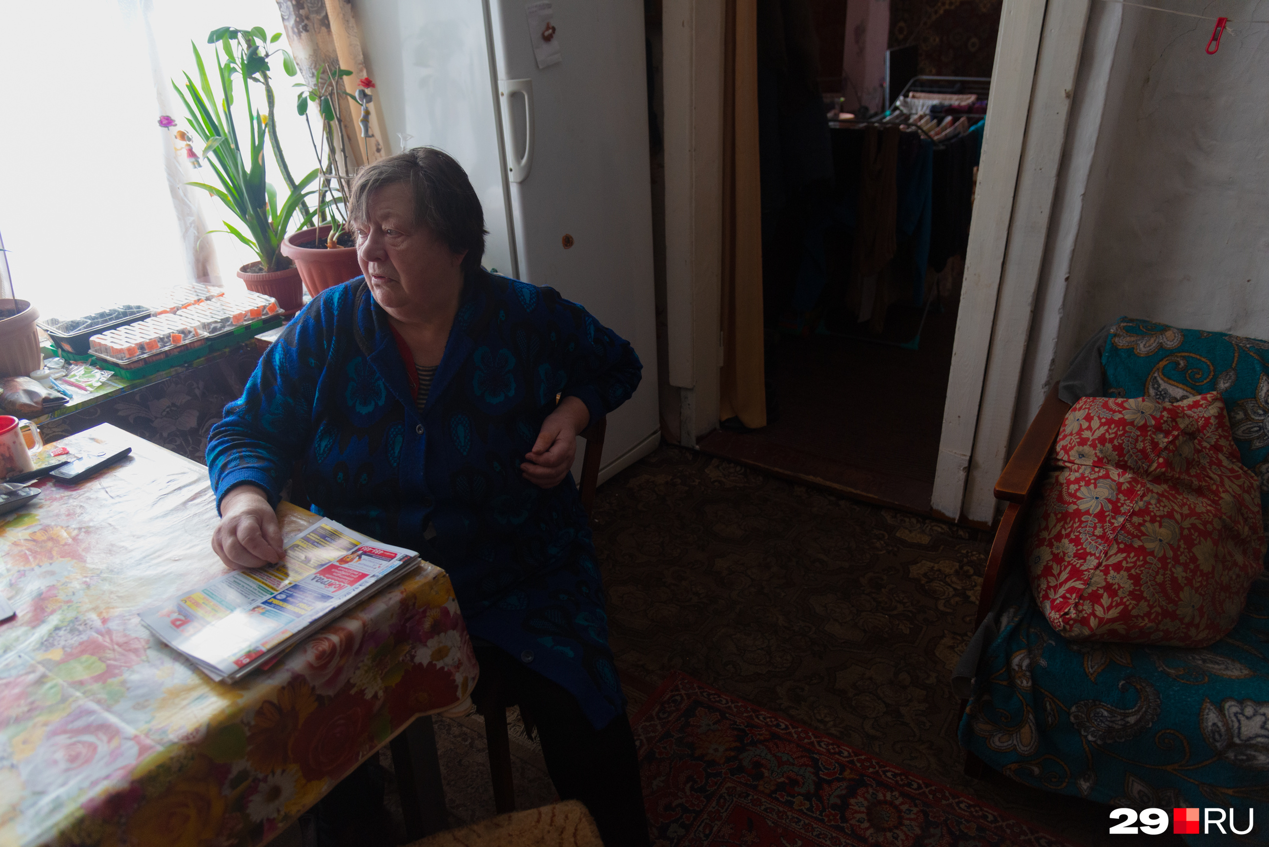 Нина Владимировна переживает, что до сих пор нет точного варианта, куда переедет ее семья