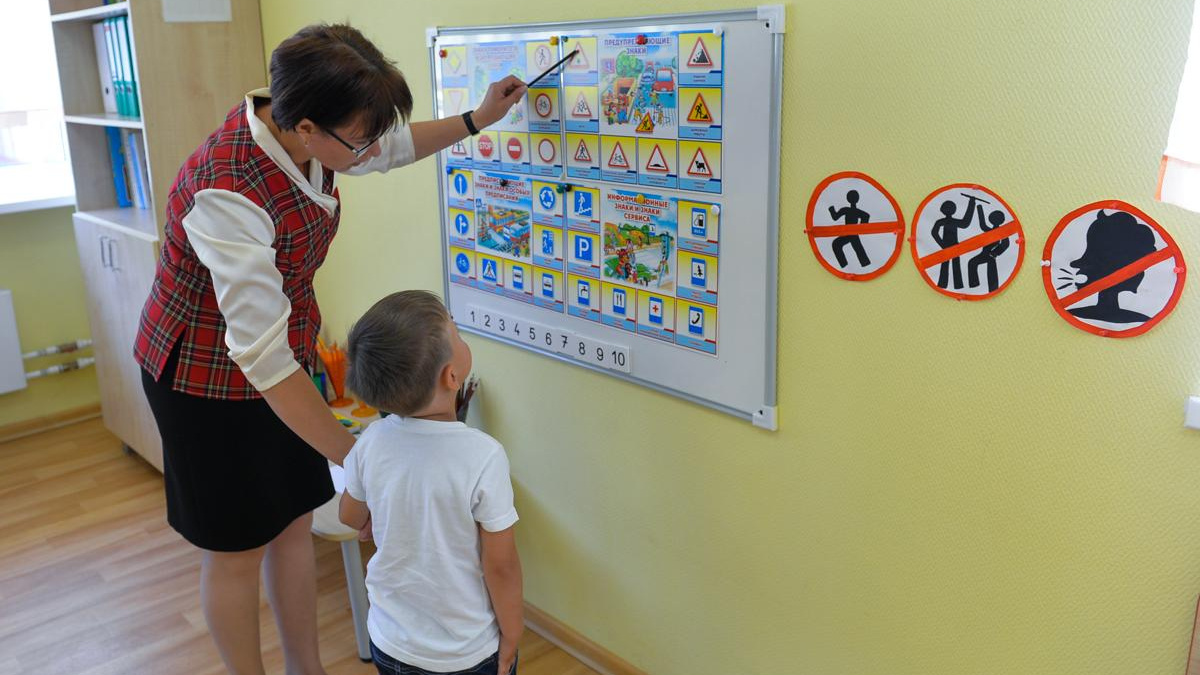 Названа средняя зарплата воспитателей в детских садах Самары. По версии властей