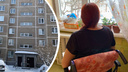 «Сиди и не рыпайся»: на Южном Урале жильцы многоэтажки выгнали рабочих с пандусом, лишив прогулок девушку на коляске