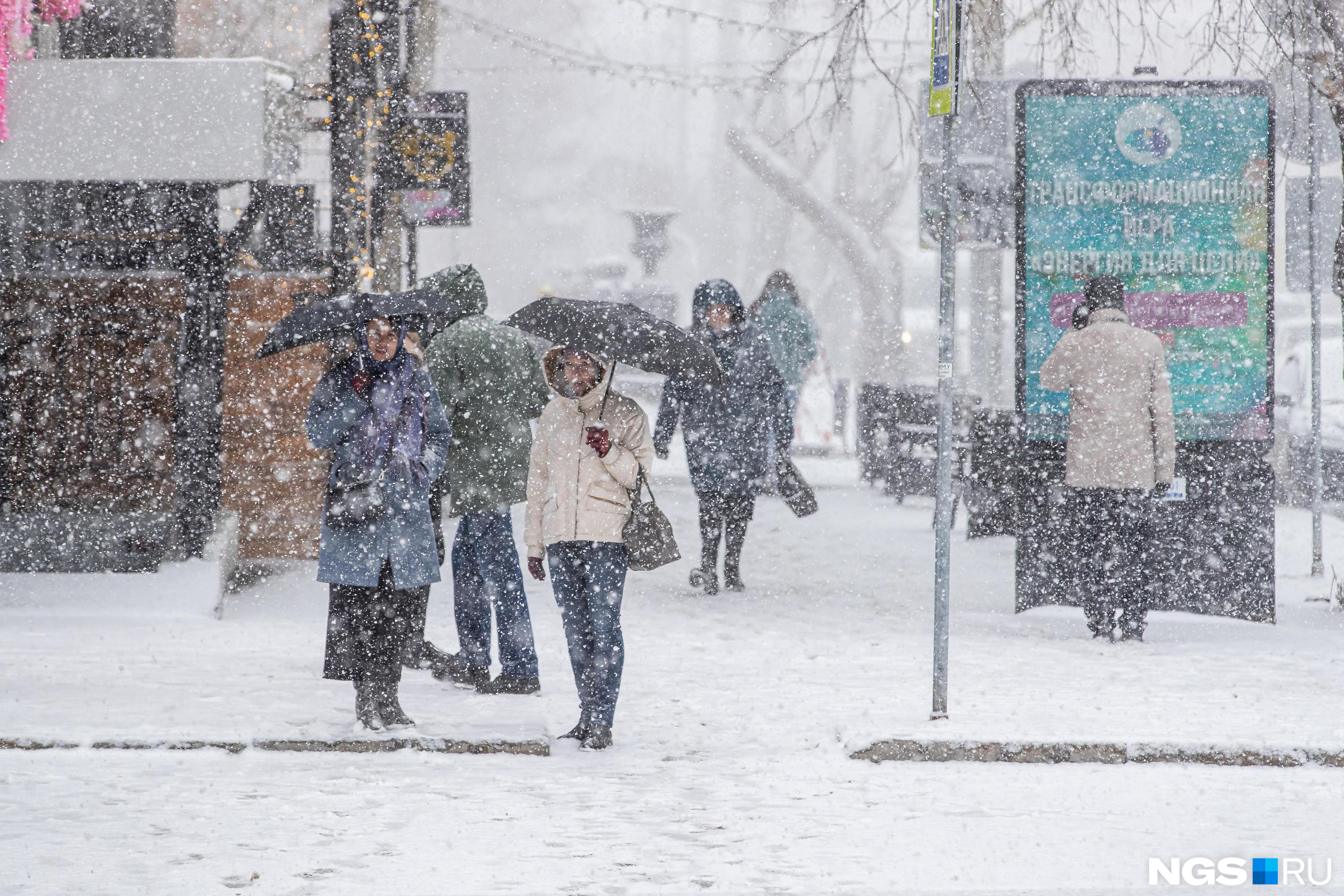 зима музыка. девушка зима. зимняя сказка пинегин. песня каждой зимой. зимняя романтика.