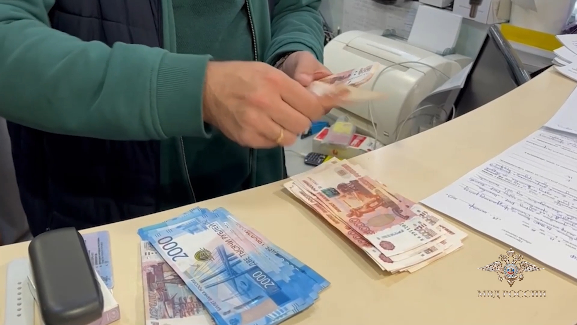 Полиция Петербурга раскрыла схему обналичивания похищенных у пенсионеров денег