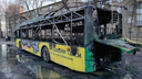 «Огнетушители не помогли»: в Рыбинске на дороге сгорел троллейбус