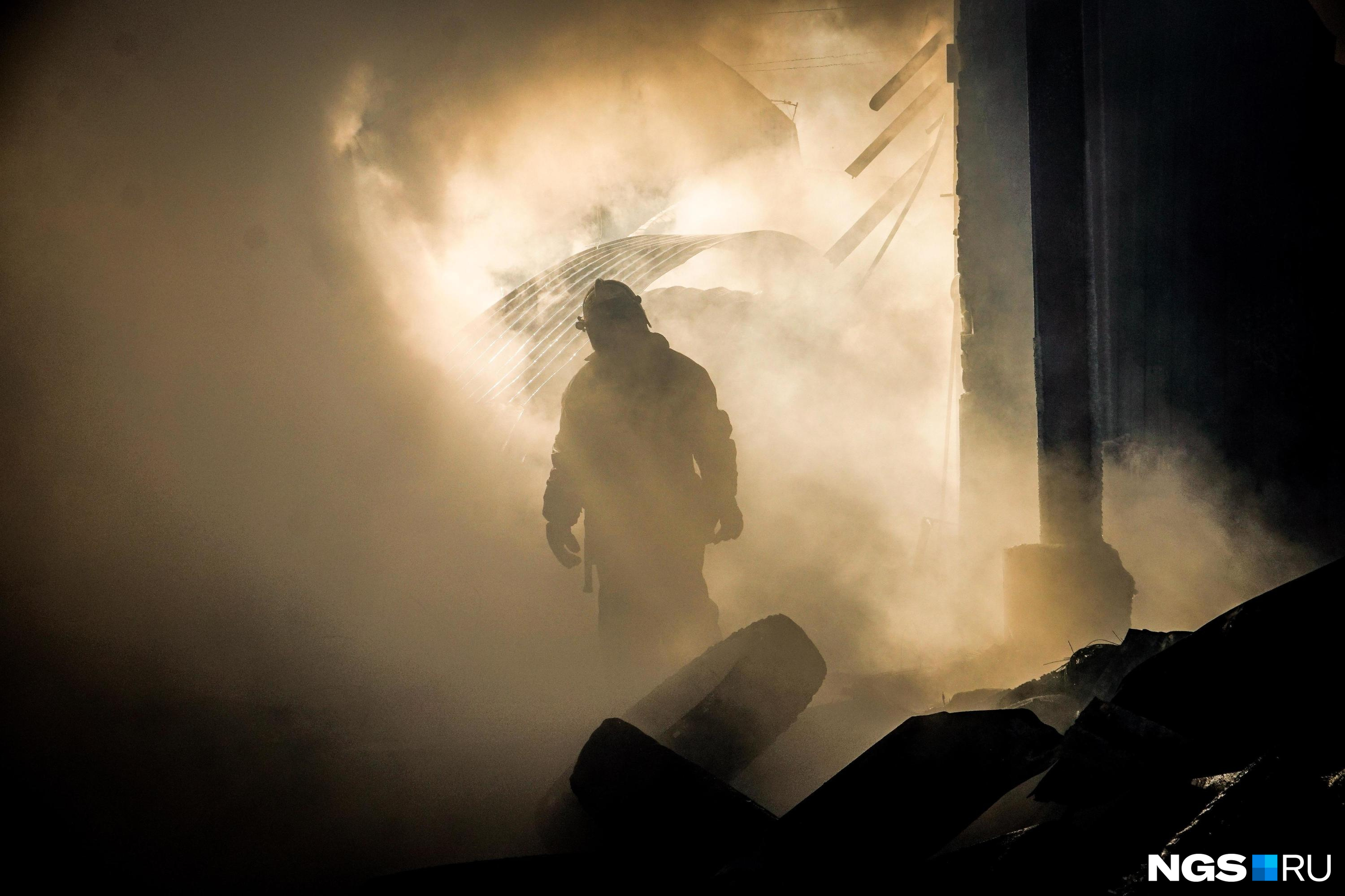 Мужчина погиб в пожаре в деревянном доме за парком Победы в Чите