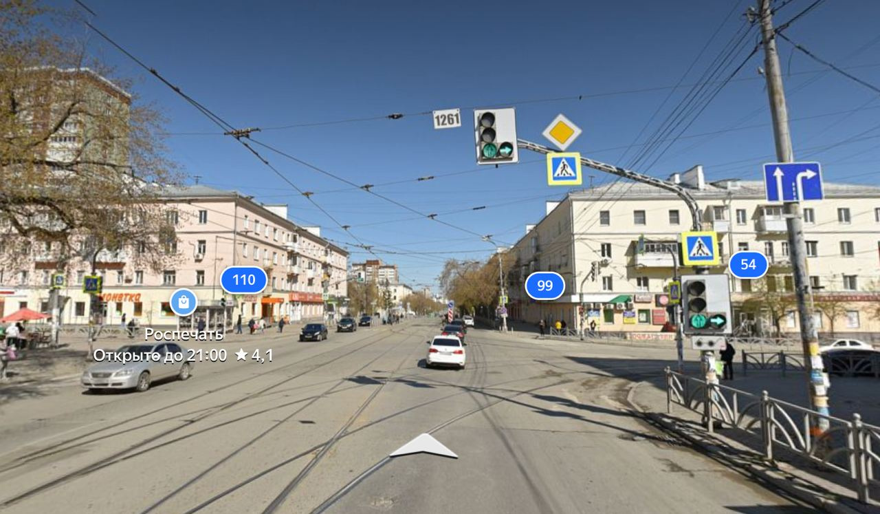 В Екатеринбурге автохамы повадились объезжать пробку по трамвайным путям. Законно ли это?