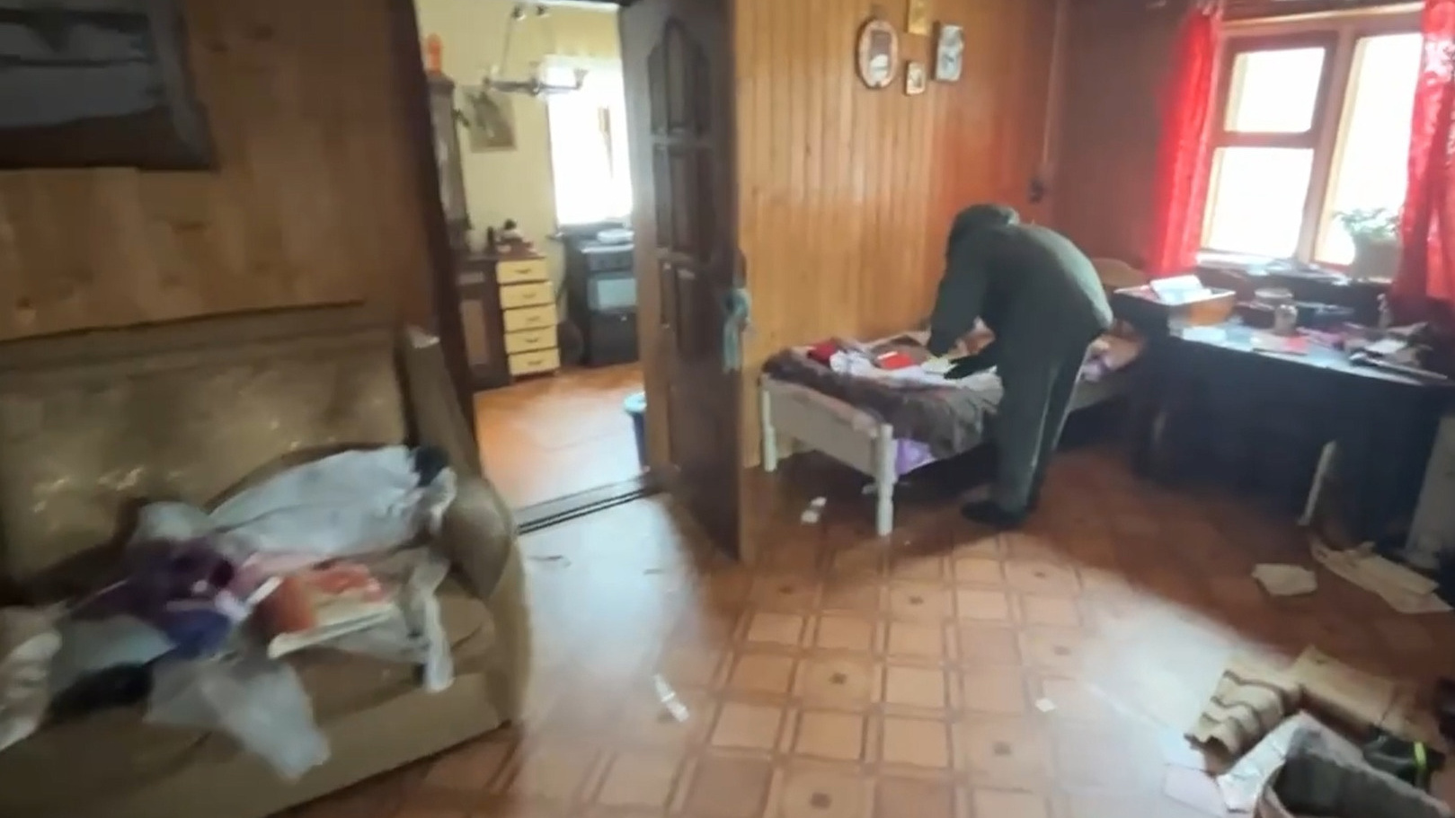 Следователи опубликовали видео из дома женщины, которую нашли обезглавленной в Ветлуге