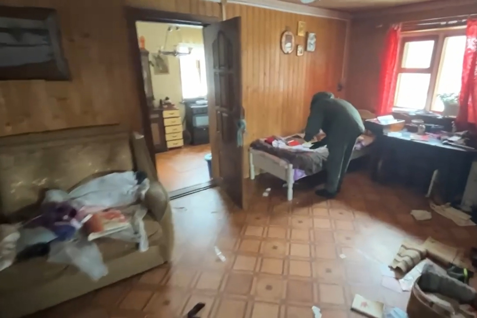 Следователи опубликовали видео из дома женщины, которую нашли обезглавленной в Ветлуге