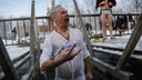 «А-а-а! Спаси и сохрани!»: посмотрите на лица россиян, окунувшихся в прорубь на Крещение