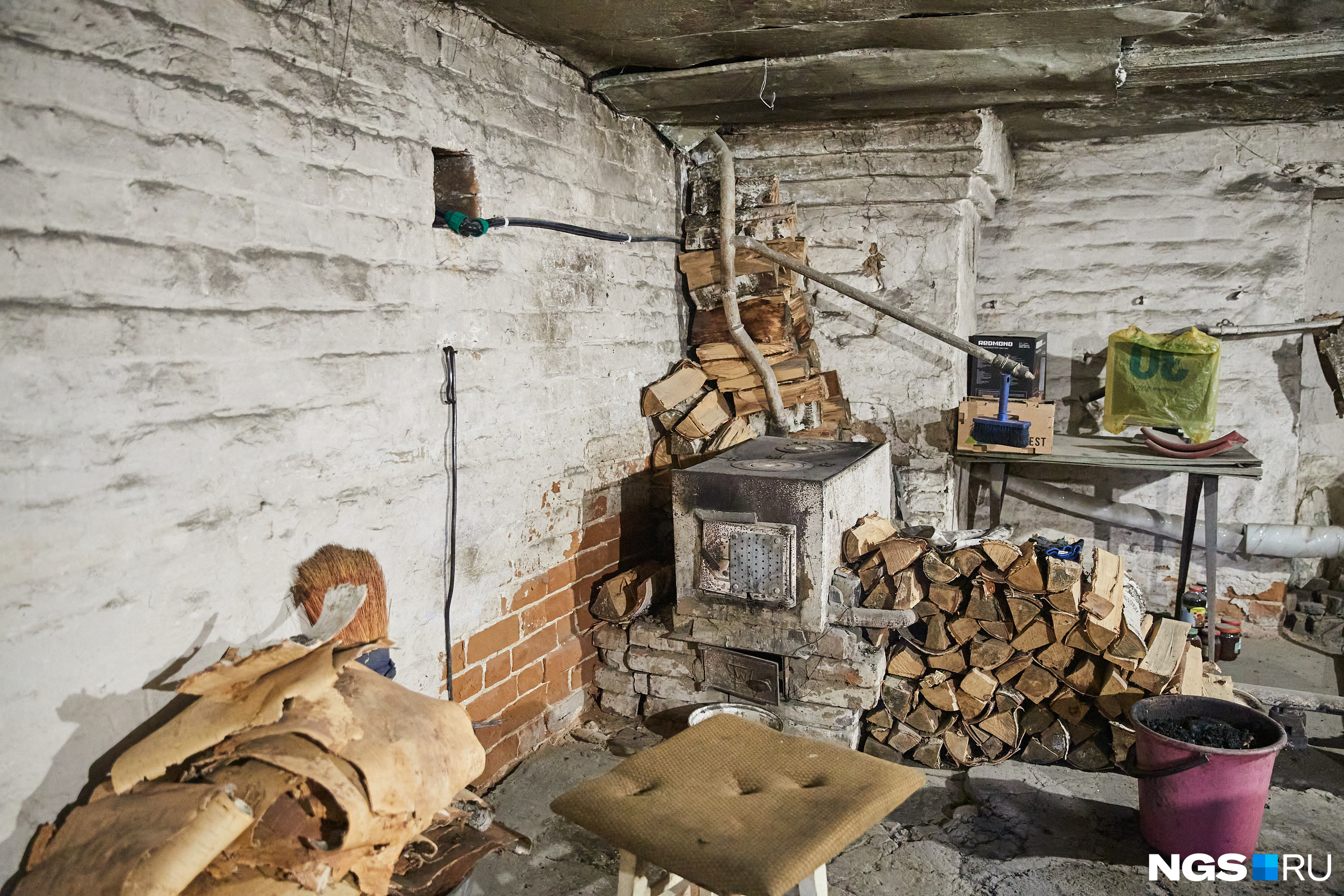У семьи Еременко в подвале стоит печка, но эту площадь все равно учли в расчете оплаты капитального ремонта