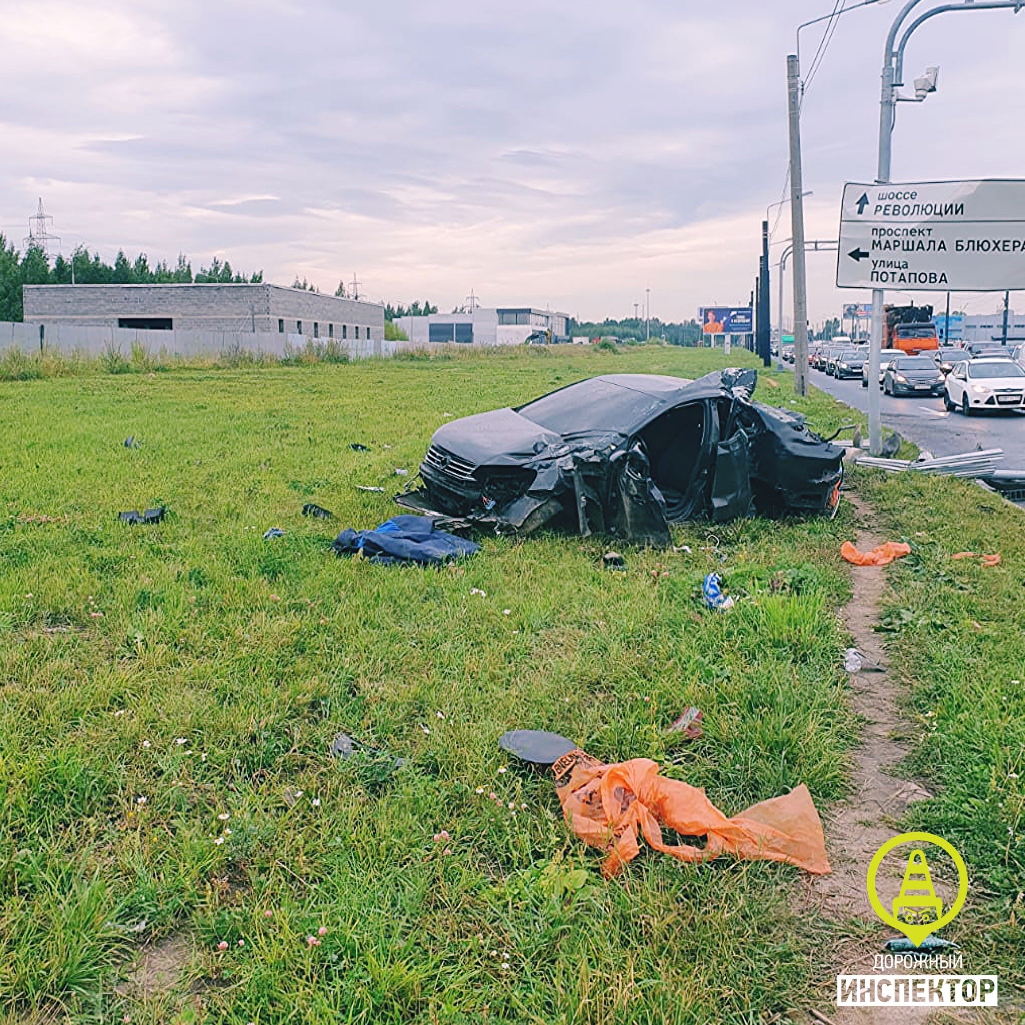 На Индустриальном Volkswagen стал грудой металла. Водителя без руки спасают  врачи | 02.08.2023 | Санкт-Петербург - БезФормата