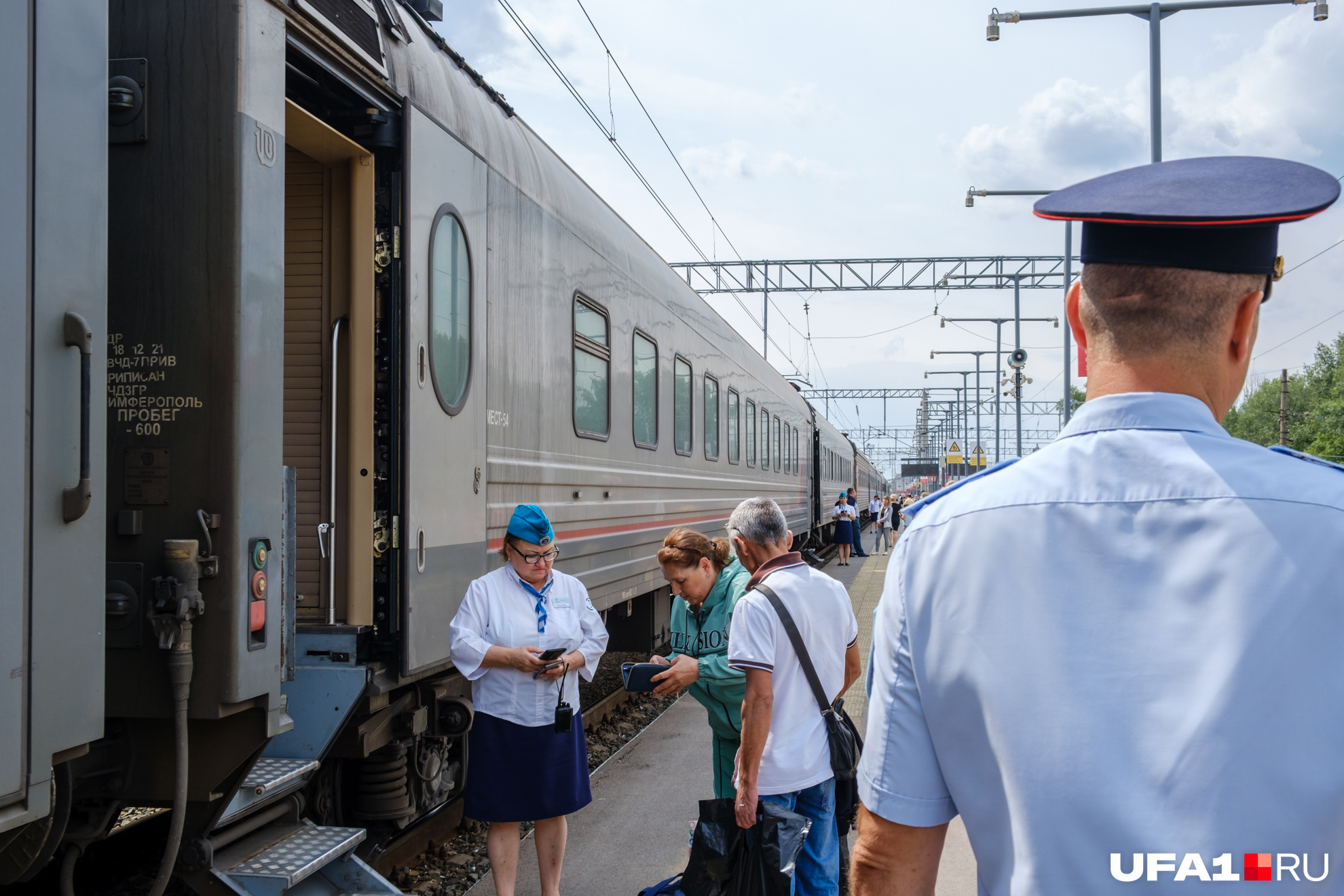 Сейчас в поезд просто так не проникнуть