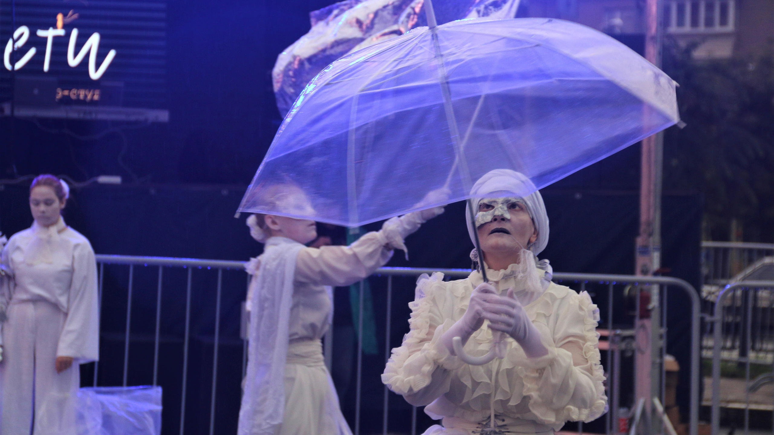 В Магнитогорске не отменили фестиваль уличных театров в дождь
