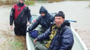 В Ростовской области спасли рыбака, которого наводнение отрезало от суши
