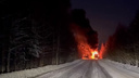 Вспыхнула ярким пламенем: на трассе в Архангельской области загорелась машина