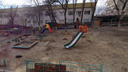 Оголенный кабель никто не огородил: в Волгограде на детской площадке 8-летнего ребенка ударило током