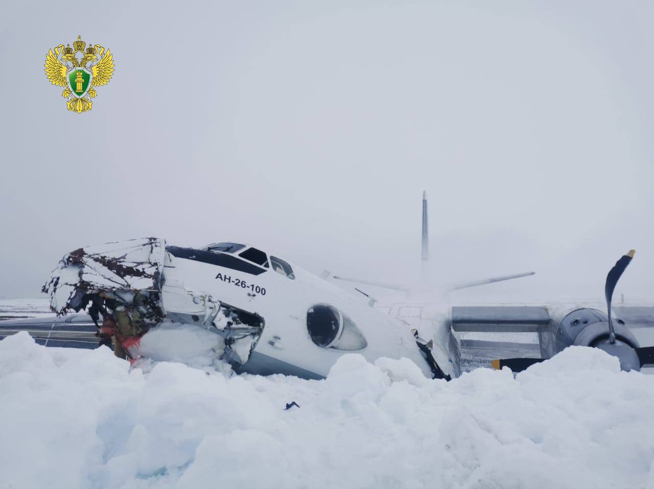 Самолет Ан-26 совершил жесткую посадку на Ямале. Есть пострадавшие - 14  июня 2024 - ФОНТАНКА.ру