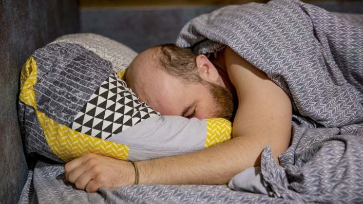 Негативщик или трудяга? Вспомните, на какой стороне кровати вы спите — и мы угадаем, что вы за человек на самом деле