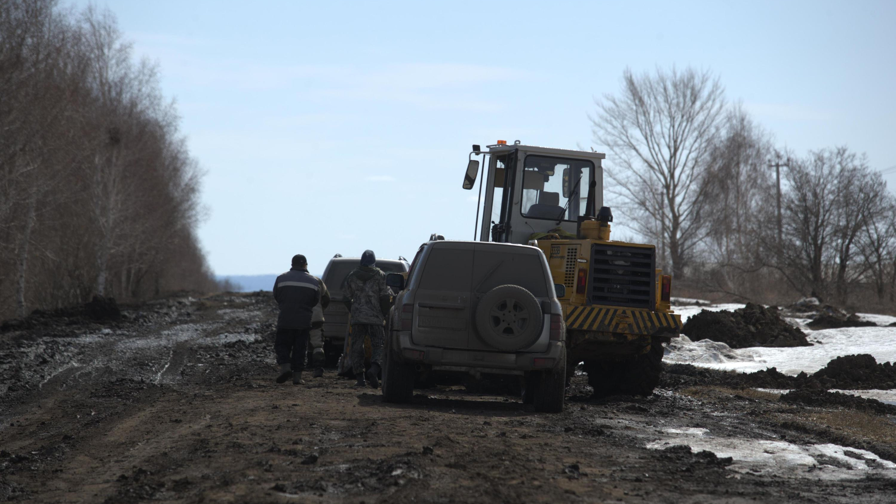 Администрация района отчиталась о ремонте дороги к новосибирскому селу: видео с места работ привело к скандалу