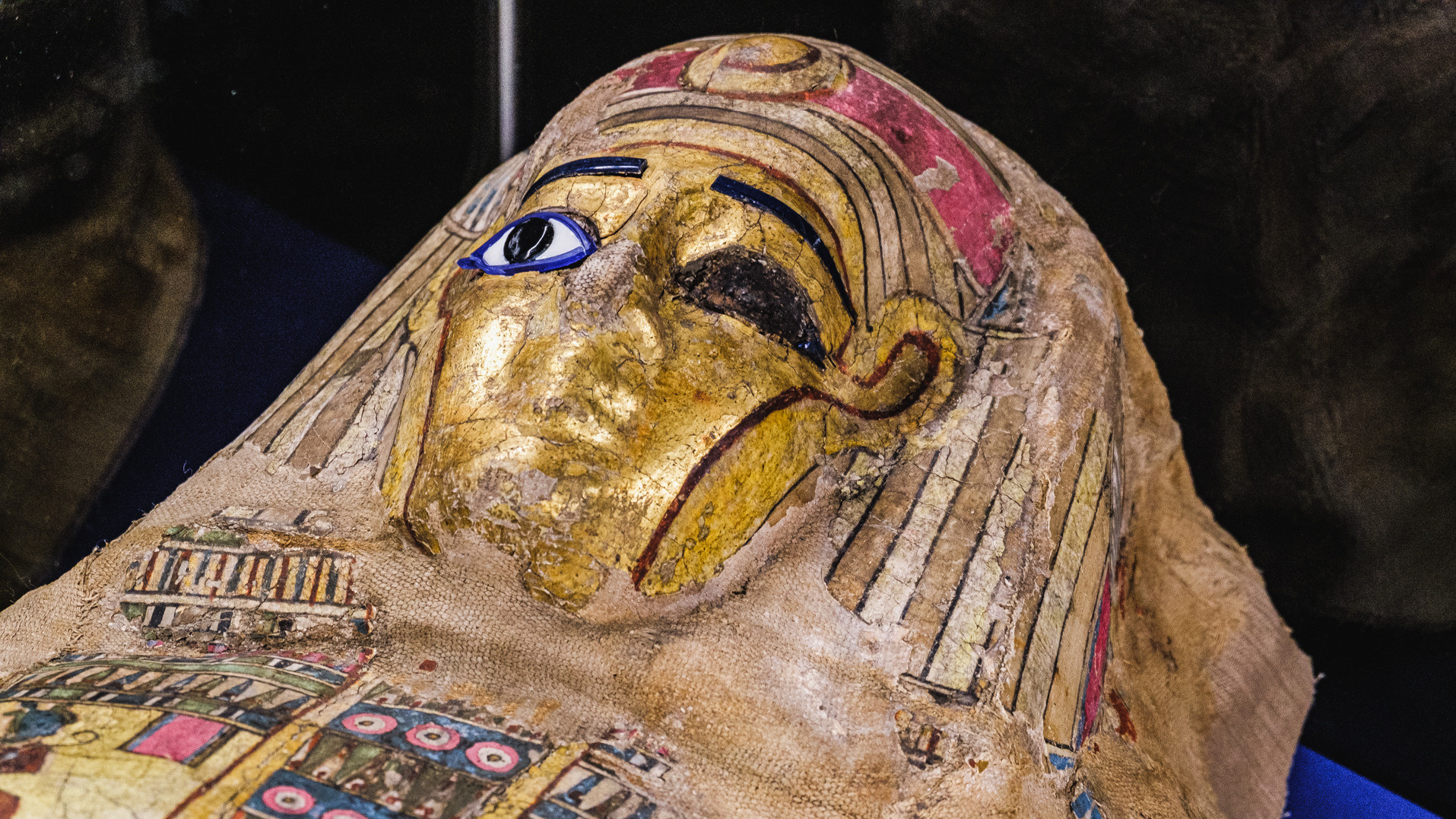 «Немного страшная выставка»: Пермская галерея впервые открыла экспозицию на «Телте» и выставила настоящие мумии
