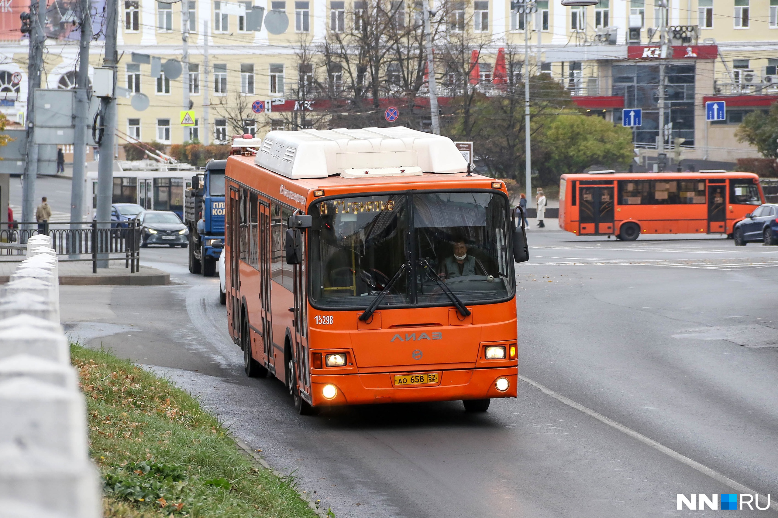 Автобус 318 нижний новгород. Общественный транспорт Нижний Новгород. Нижегородский автобус. Автобус 275. Автобус в городе.