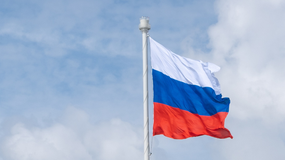 Когда российский триколор официально приобрел современный вид?