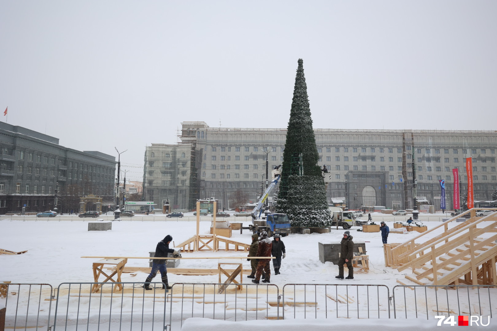 муж смотрит в интернете на голых фото 110